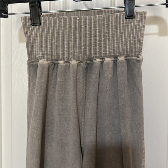 Free People Good Karma Flare Leggings NWOT - Picture 4 of 6